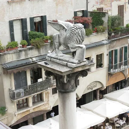 Palazzo Maffei Pensionat *
